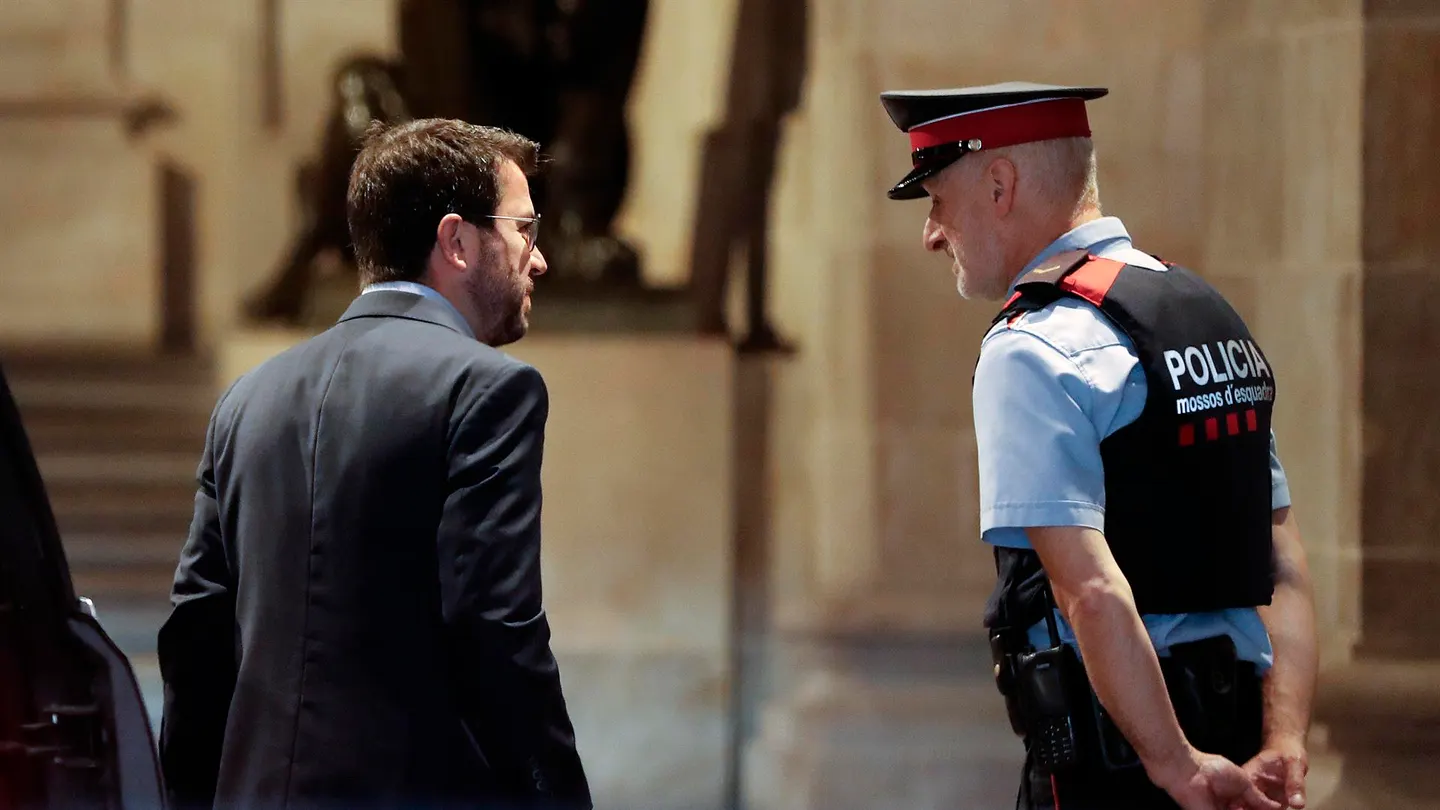 El día después de la ruptura del Govern: Junts pide a ERC que se someta a "una cuestión de confianza o convoque elecciones" El día después de la ruptura del Govern: Junts pide a ERC que se someta a "una cuestión de confianza o convoque elecciones"