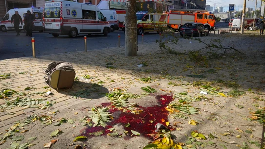 Restos de sangre tras el bombardeo ruso. Restos de sangre tras el bombardeo ruso.