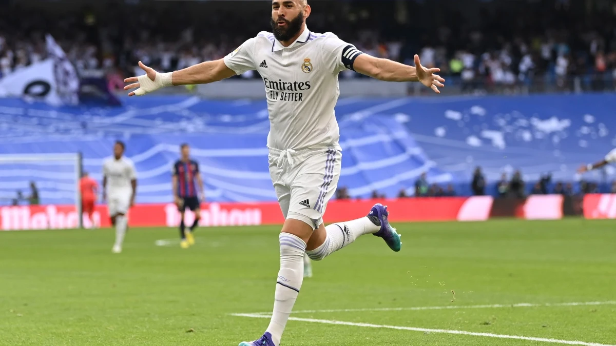 Karim Benzema celebra el 1-0 ante el Barça