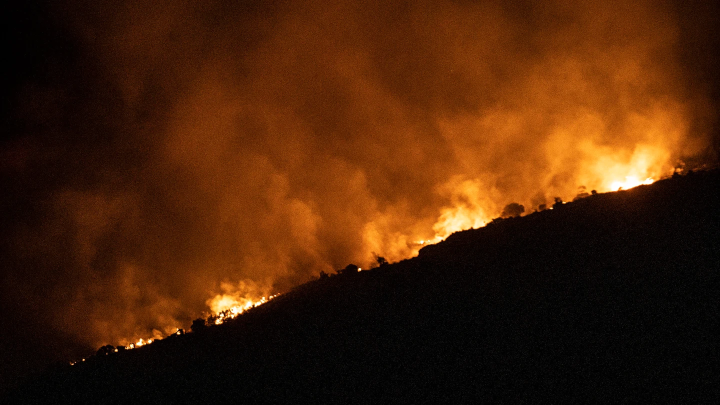 Momento del incendio de Deifontes (Granada) Momento del incendio de Deifontes (Granada)