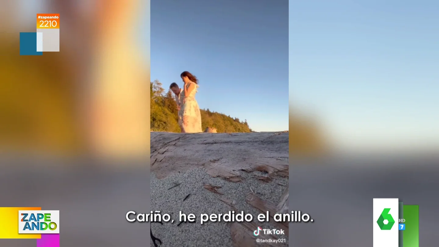 Así buscan con un detector de metales el anillo de compromiso después de perderlo en la playa Así buscan con un detector de metales el anillo de compromiso después de perderlo en la playa