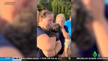 El emotivo momento en el que una señora y su perro se reencuentran tras dos semanas perdido