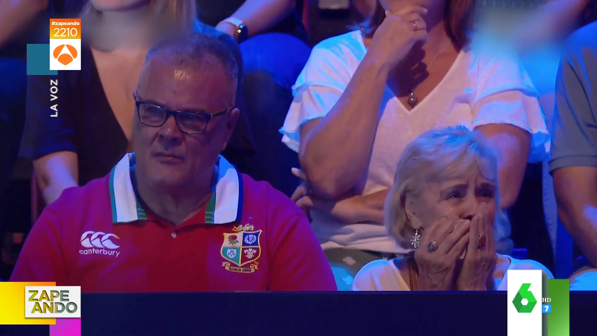 Las lágrimas de una abuela al ver por sorpresa en directo a su nieto cantando en el escenario de La Voz