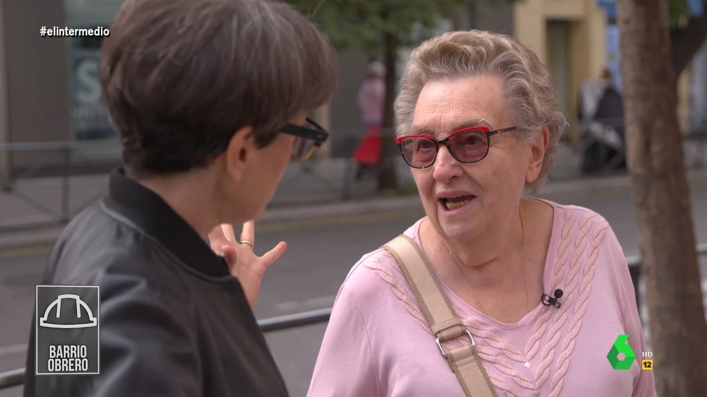 Una anciana de un barrio obrero, indignada con el precio del dentista: "Luego dicen que la gente mayor llevamos la boca sin arreglar" Una anciana de un barrio obrero, indignada con el precio del dentista: "Luego dicen que la gente mayor llevamos la boca sin arreglar"