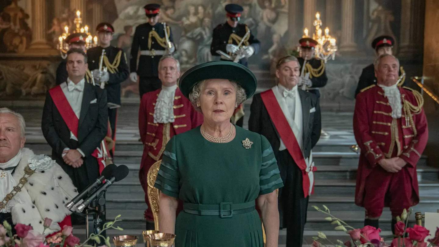 'The Crown' recrea el discurso de Isabel II (Imelda Staunton) en el 40 aniversario de su llegada al trono cuando calificó 1992 como 'annus horribilis'. 'The Crown' recrea el discurso de Isabel II (Imelda Staunton) en el 40 aniversario de su llegada al trono cuando calificó 1992 como 'annus horribilis'.