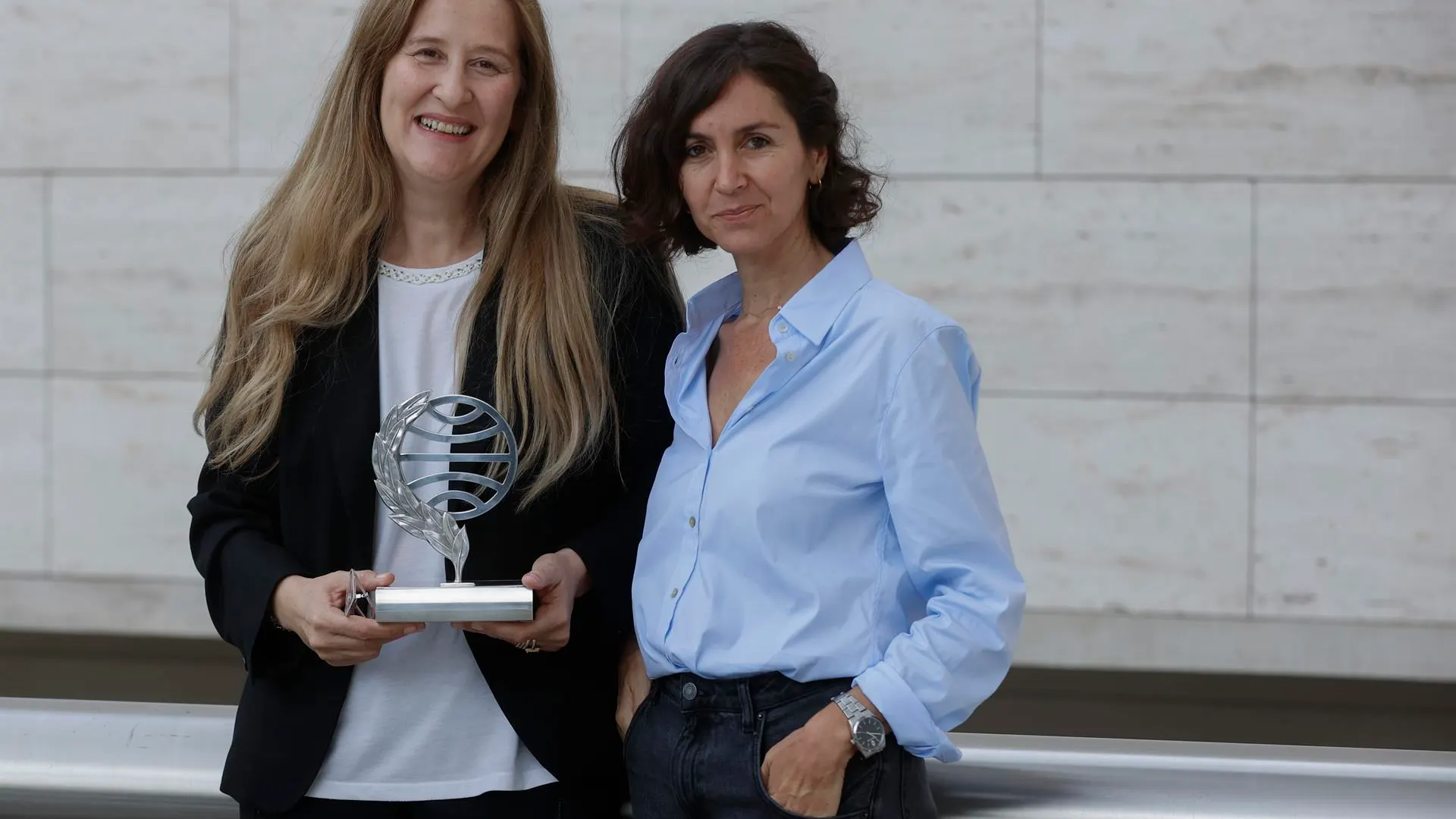 Luz Gabás y Cristina Campos, ganadora y finalista del Premio Planeta 2022