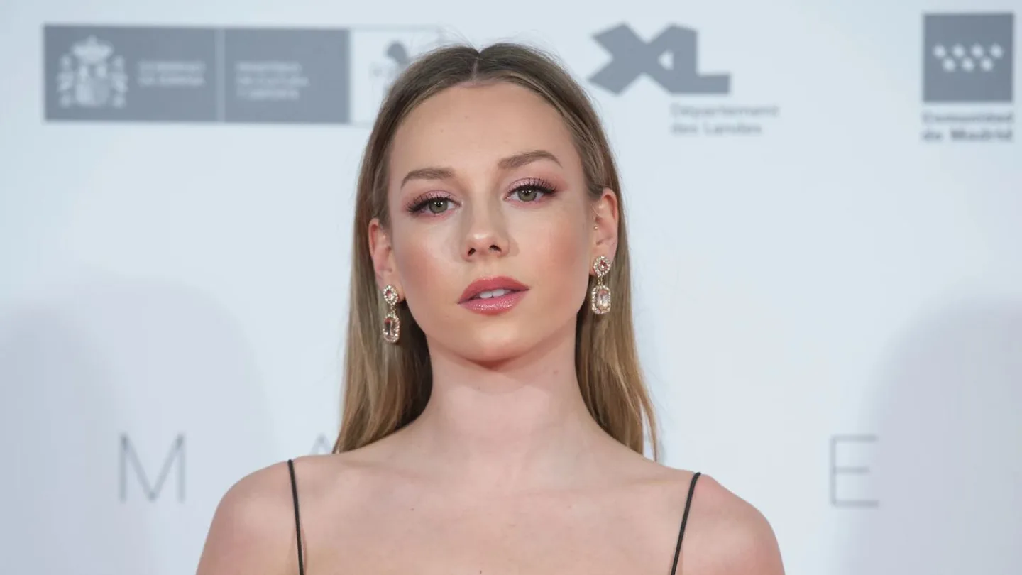 La actriz Ester Expósito protagonizará 'La isla bonita', una serie de Ginesta Guindal ambientada en Ibiza. La actriz Ester Expósito protagonizará 'La isla bonita', una serie de Ginesta Guindal ambientada en Ibiza.