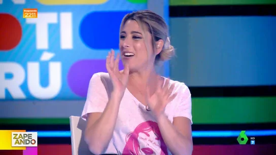 Valeria Ros improvisa un cómico rap en directo sobre sus compañeros y desata las risas de Zapeando: "Cómeme el ano" Valeria Ros improvisa un cómico rap en directo sobre sus compañeros y desata las risas de Zapeando: "Cómeme el ano"