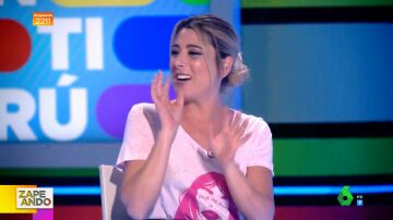 Valeria Ros improvisa un cómico rap en directo sobre sus compañeros y desata las risas de Zapeando: "Cómeme el ano"