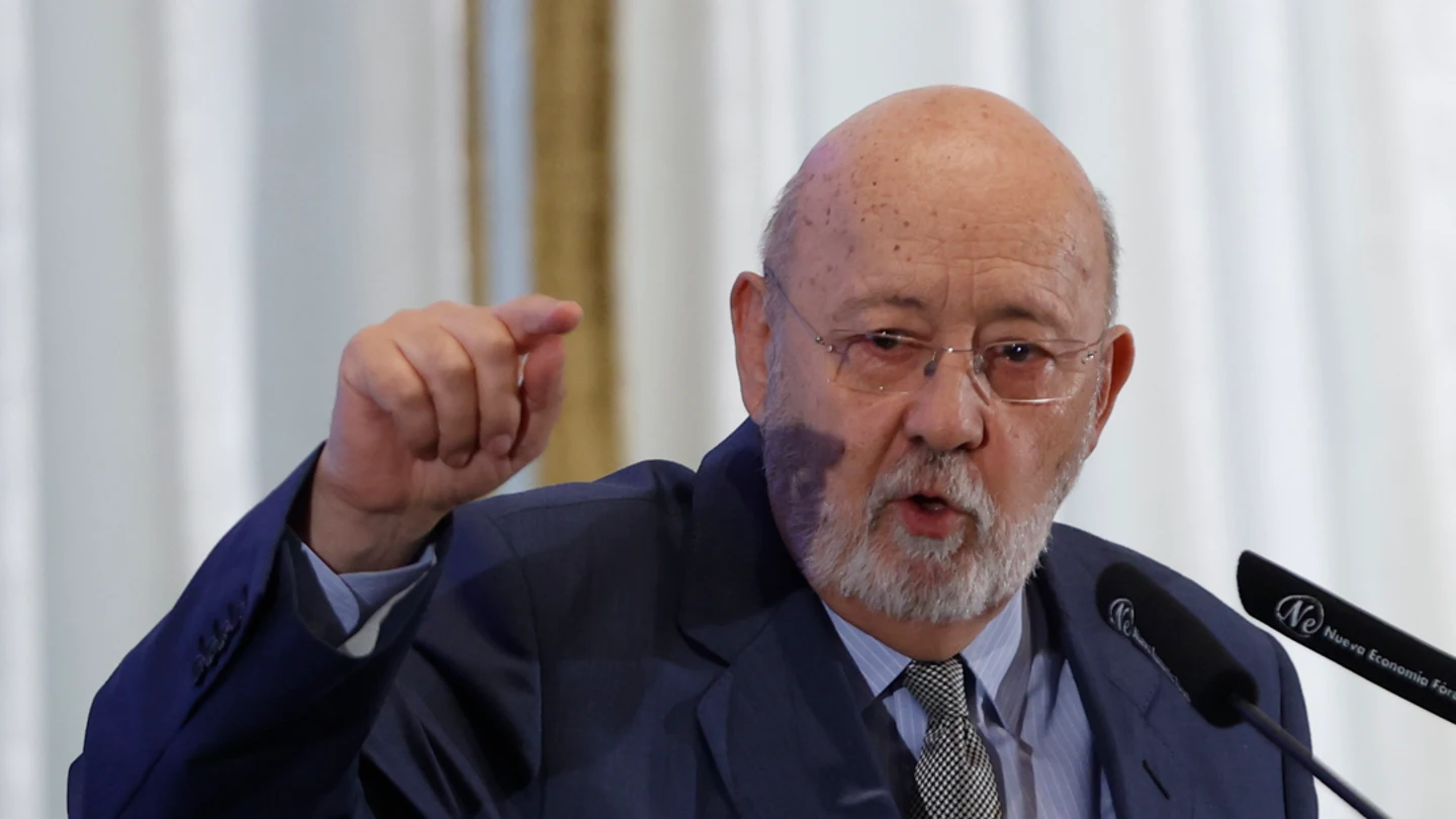Tezanos, presidente del Cis, arremete contra Feijóo: la gente ha visto que "no tiene conocimientos para liderar" Tezanos, presidente del Cis, arremete contra Feijóo: la gente ha visto que "no tiene conocimientos para liderar"