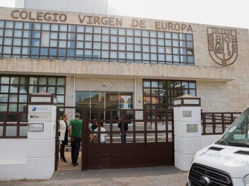 Fachada del colegio Virgen de Europa, en Boadilla del Monte.
