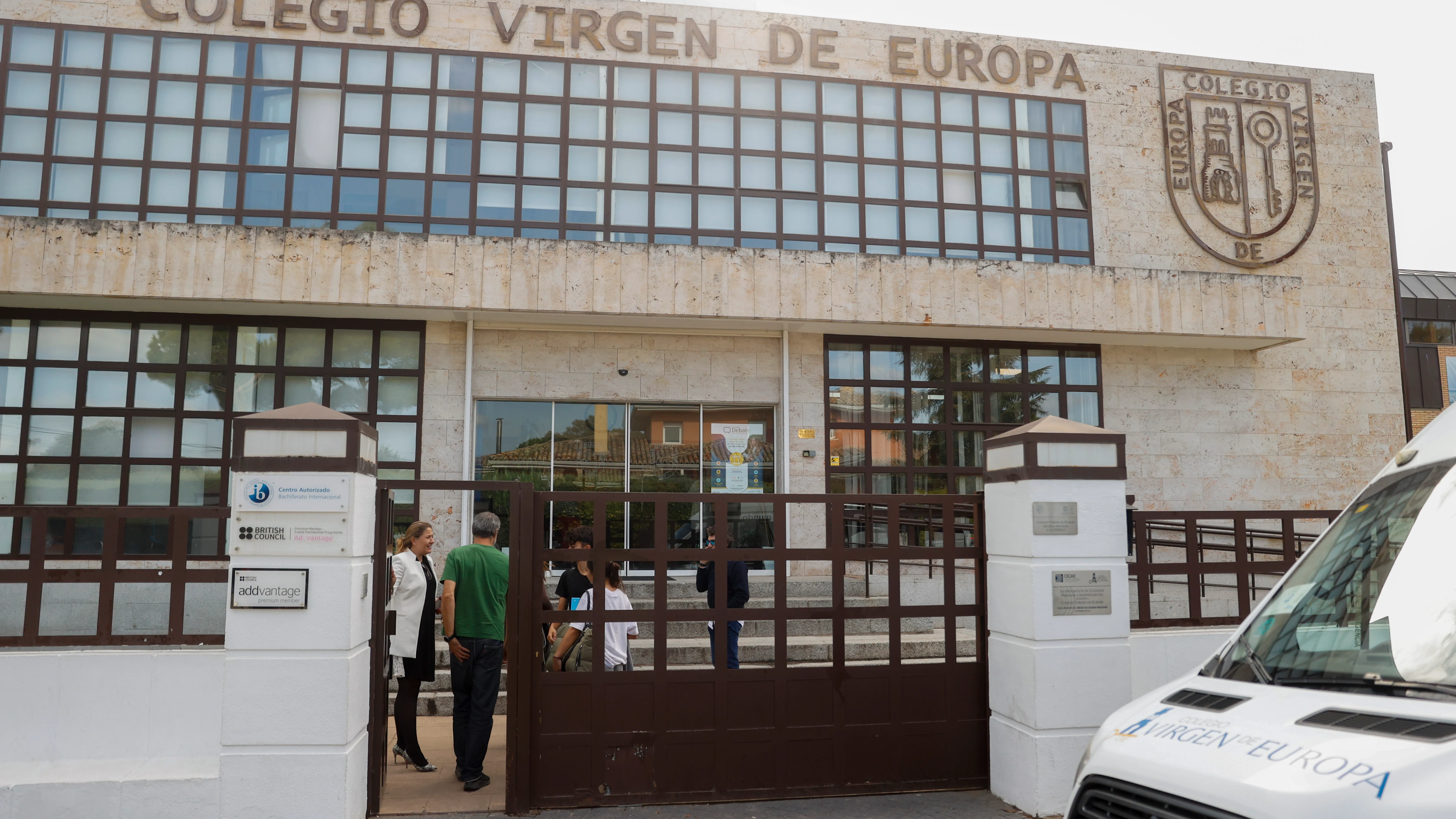 Fachada del colegio Virgen de Europa, en Boadilla del Monte.