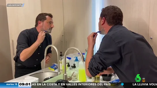 Alfonso Arús subestima a Marc Llobet y este le sorprende afeitándose (casi) en directo Alfonso Arús subestima a Marc Llobet y este le sorprende afeitándose (casi) en directo