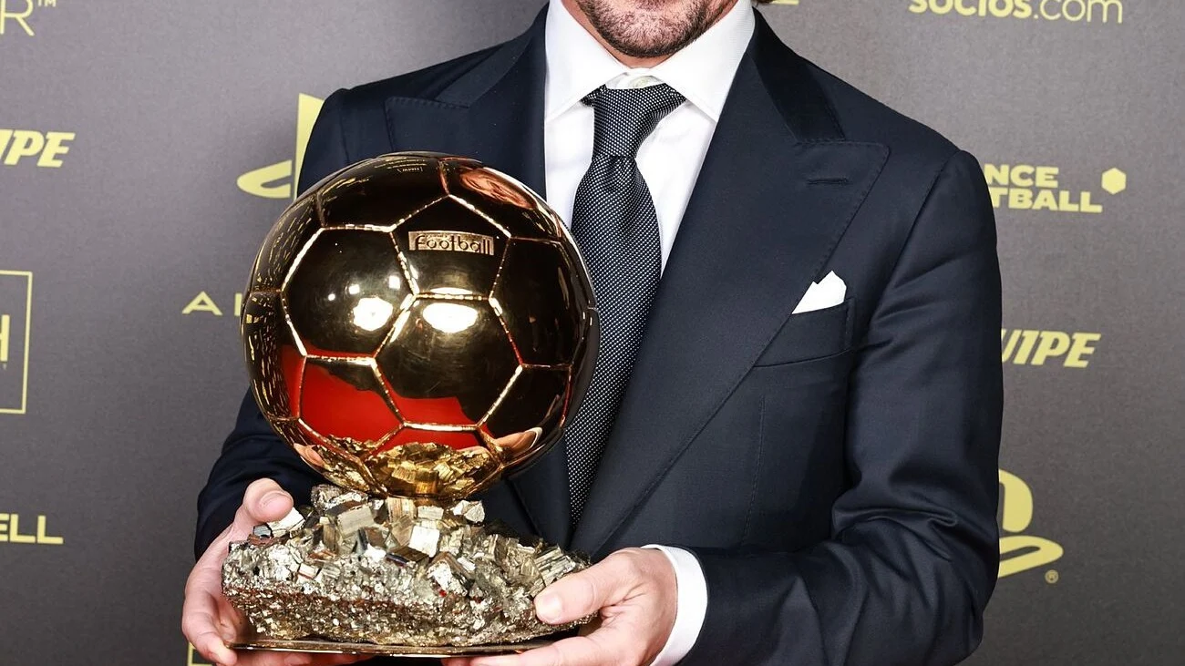 Fernando Alonso, con el Balón de Oro