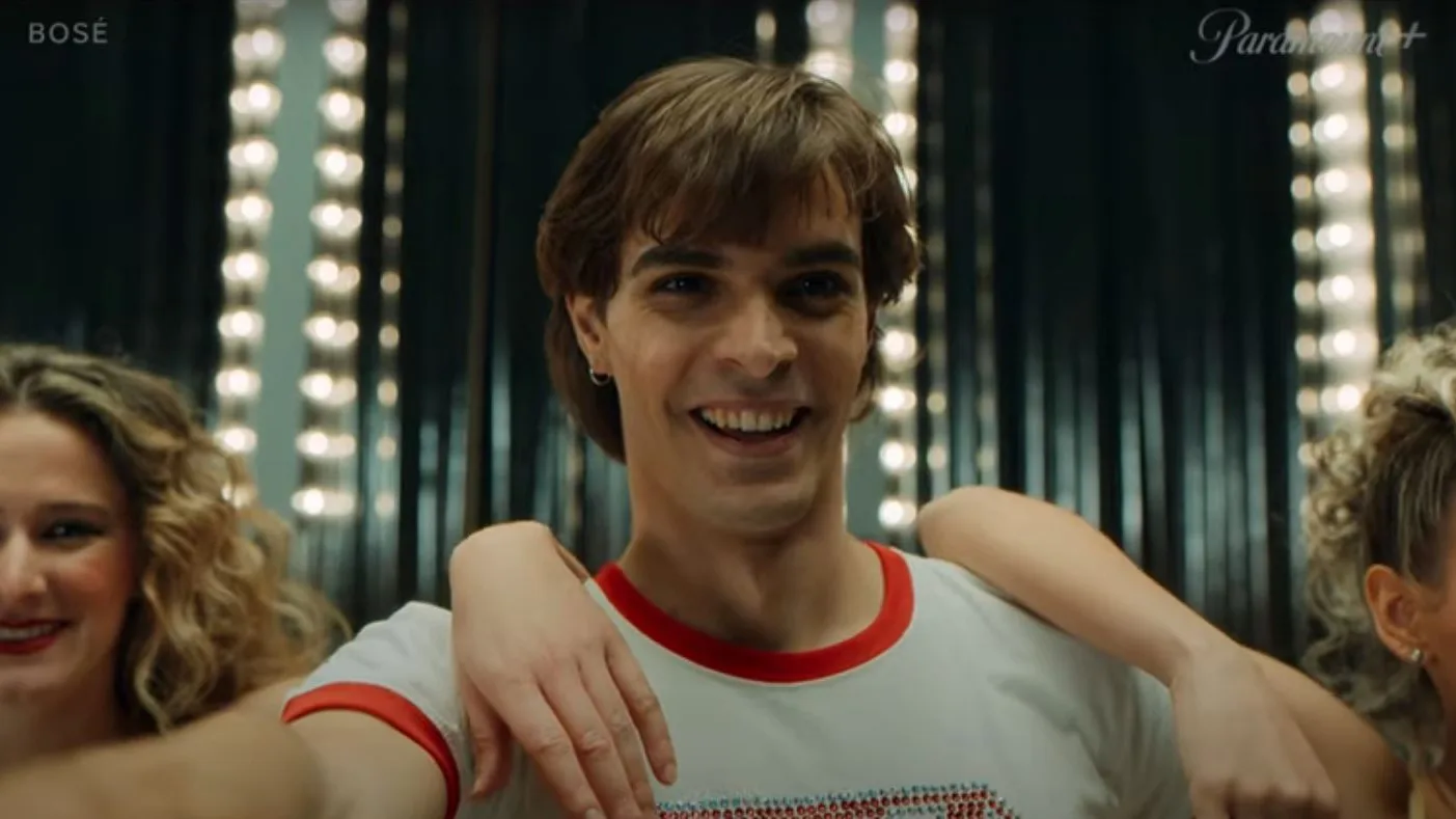 José Pastor interpreta a un joven Miguel Bosé, en 'Bosé'.