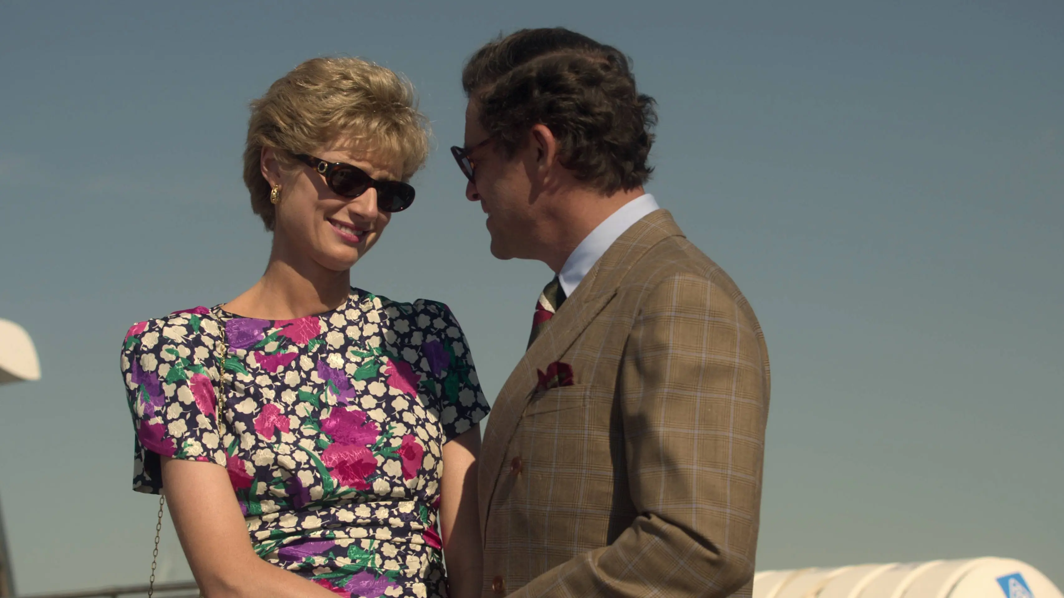 Emily Debiicki y Dominic West como Diana de Gales y Carlos de Inglaterra en una escena de la quinta temporada de 'The Crown'.