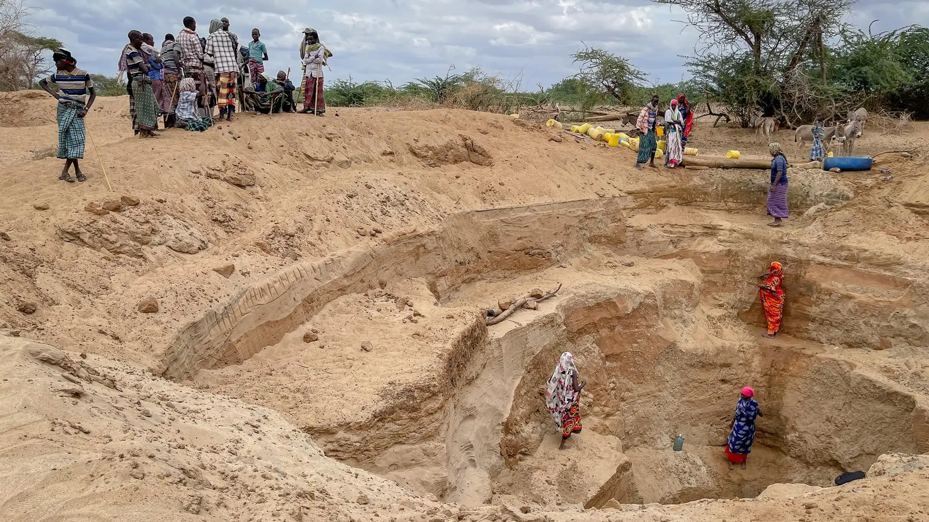 En Wayu Boru (kenia), algunos pastores han excavado con sus propias manos pozos de unos diez metros de profundidad