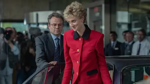 Elizabeth Debicki como Lady Di en la temporada 5 de 'The Crown' Elizabeth Debicki como Lady Di en la temporada 5 de 'The Crown'
