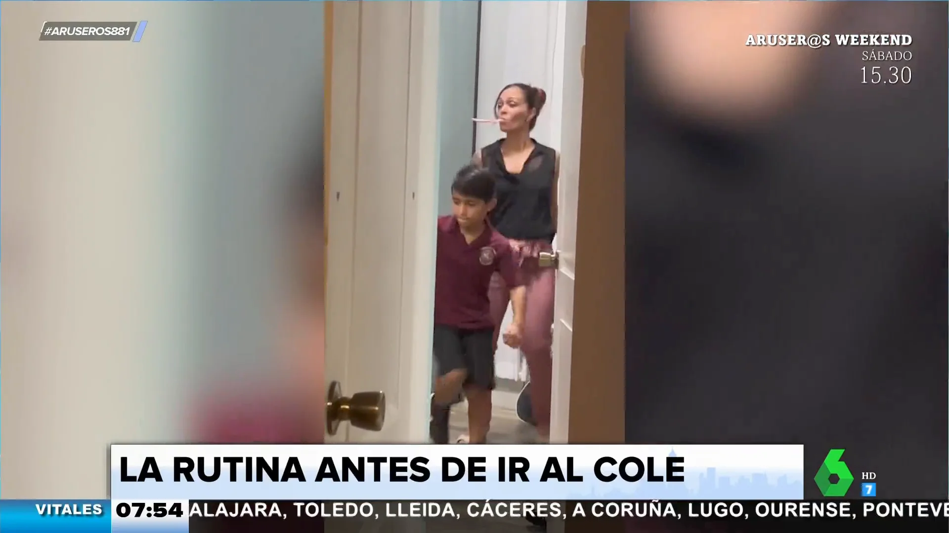 Así es la rutina de baile de madre e hijo para empezar el día con buen pie que tienes que probar