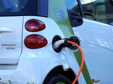 El Parlamento Europeo reclama cargadores para coches eléctricos cada 60 kilómetros El Parlamento Europeo reclama cargadores para coches eléctricos cada 60 kilómetros