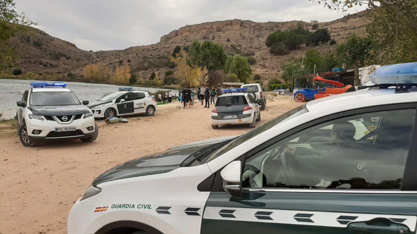 Patrullas de la Guardia Civil en el pantano de las Venc&iacute;as
