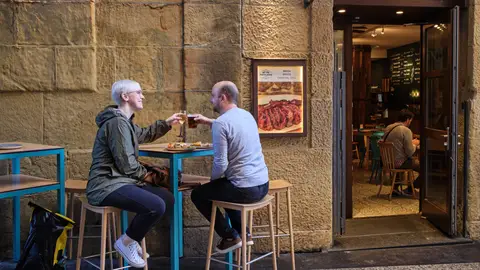 Dos personas de tapas por Madrid Dos personas de tapas por Madrid