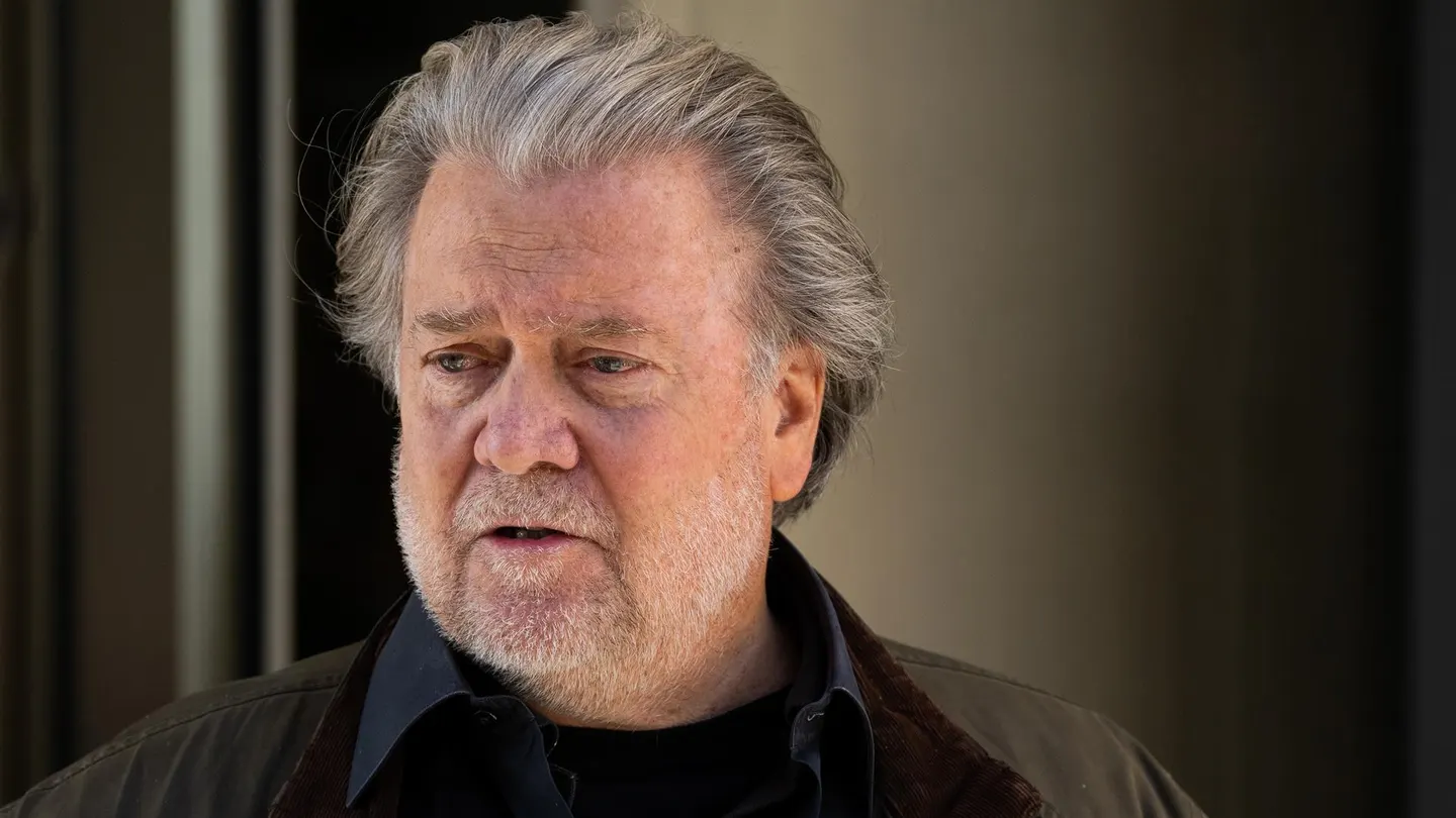 Steve Bannon, ex asesor de Trump, condenado a cuatro meses de cárcel por desacato Steve Bannon, ex asesor de Trump, condenado a cuatro meses de cárcel por desacato