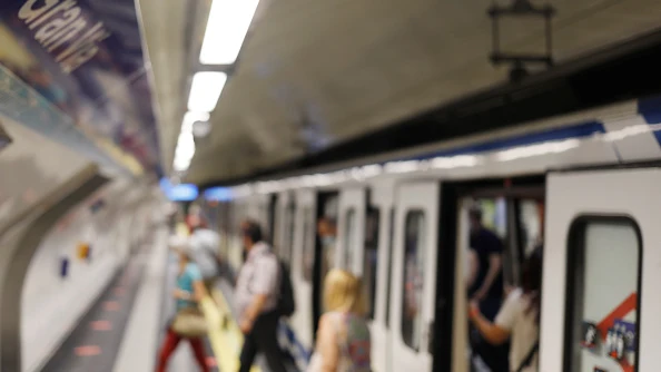 Dos ciudadanos se pelean en el metro de Madrid por el uso de la mascarilla