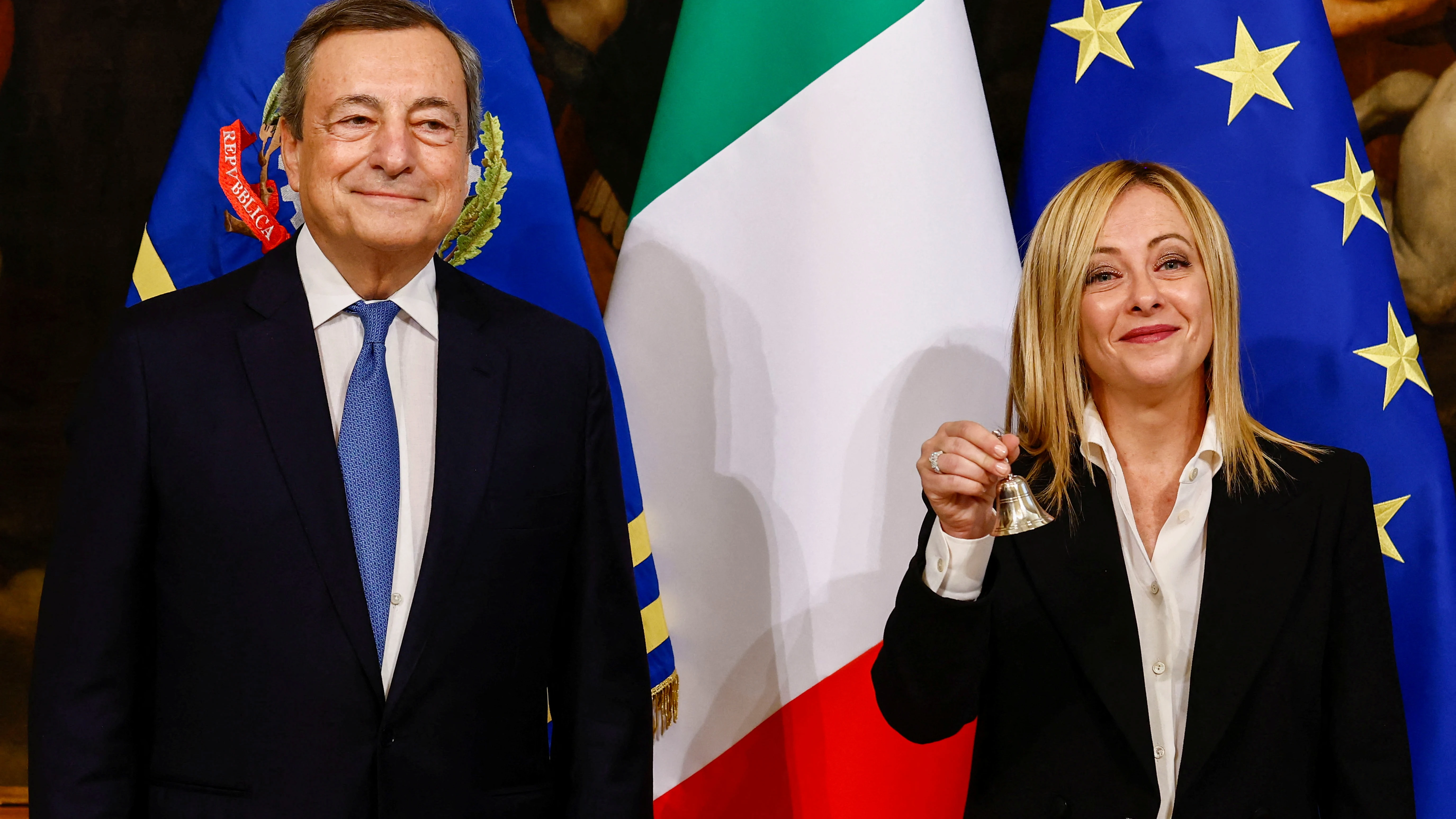 Mario Draghi traspasa los poderes a Giorgia Meloni