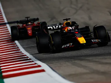 Max Verstappen da el título a Red Bull y recuerda a Dietrich Mateschitz Max Verstappen da el título a Red Bull y recuerda a Dietrich Mateschitz