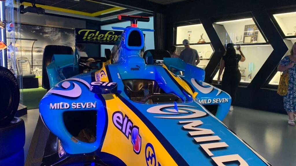 El Renault de Fernando Alonso, en el museo de Rafa Nadal