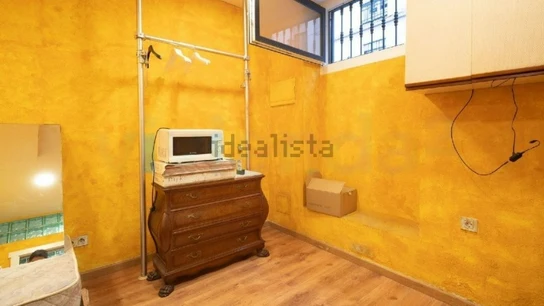 Una ventana como puerta y 16 metros útiles por 120.000 euros en Madrid: el último zulo de Idealista Una ventana como puerta y 16 metros útiles por 120.000 euros en Madrid: el último zulo de Idealista