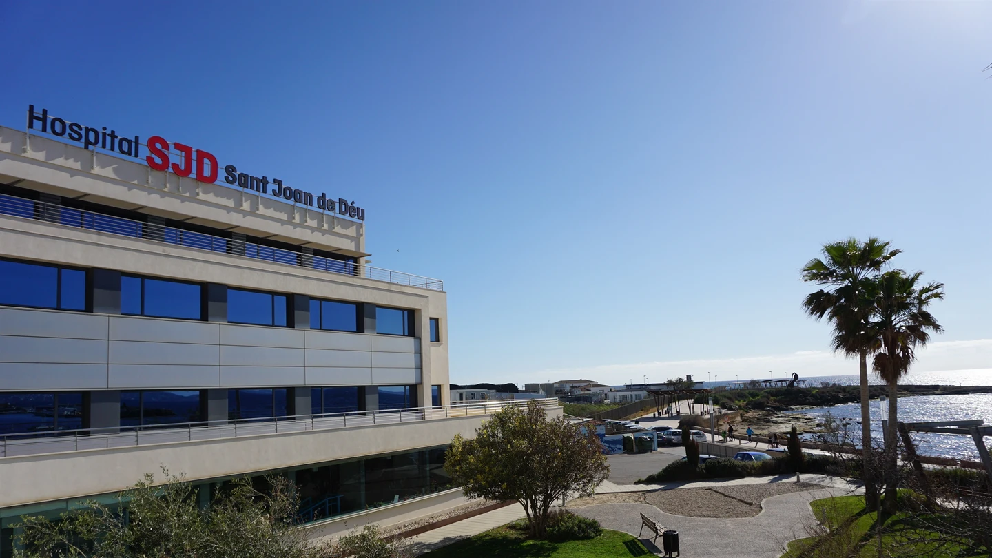 Fachada del Hospital Sant Joan de Déu. Fachada del Hospital Sant Joan de Déu.