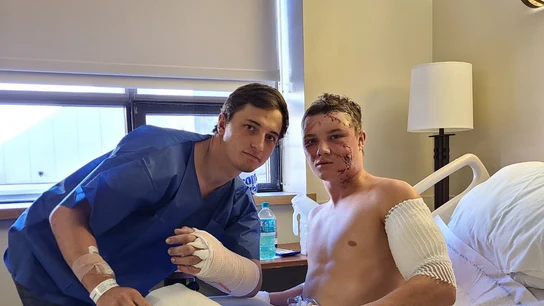 Los dos amigos, en el hospital recuperándose de las heridas Los dos amigos, en el hospital recuperándose de las heridas