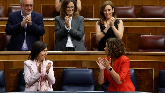 La ministra de Hacienda, María Jesús Montero, recibe los aplausos de su formación La ministra de Hacienda, María Jesús Montero, recibe los aplausos de su formación