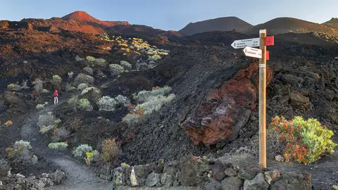 En el aniversario de la erupción del volcán de La Palma viajamos a la tierra más joven de España En el aniversario de la erupción del volcán de La Palma viajamos a la tierra más joven de España