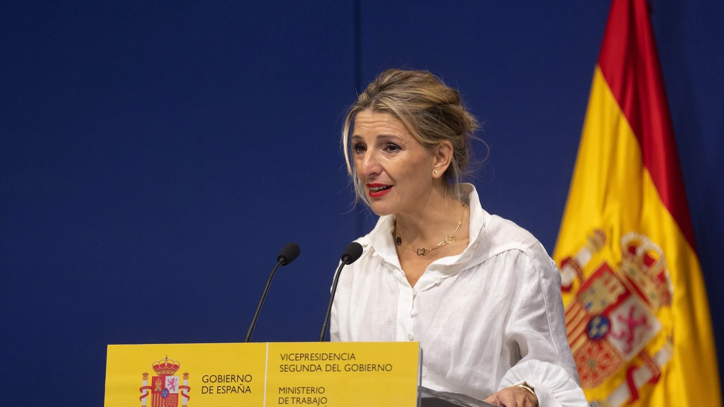 Yolanda Díaz retira la medalla al mérito del Trabajo al dictador Francisco Franco Yolanda Díaz retira la medalla al mérito del Trabajo al dictador Francisco Franco
