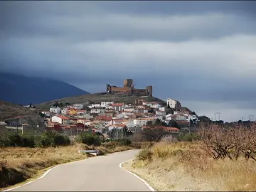 Trasmoz, el único pueblo excomulgado de España,celebra la Luz de las Ánimas Trasmoz, el único pueblo excomulgado de España,celebra la Luz de las Ánimas