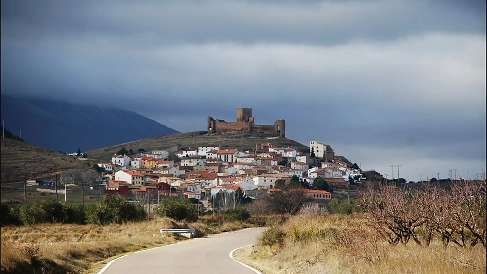 Trasmoz, el único pueblo excomulgado de España,celebra la Luz de las Ánimas