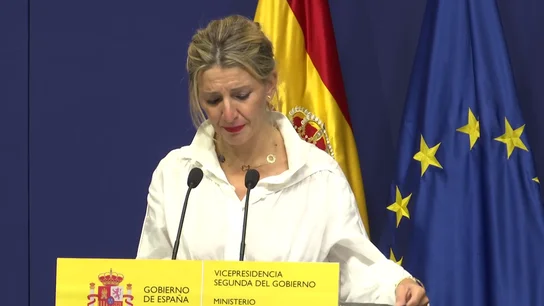 La emoción de Yolanda Díaz al retirar la Medalla al Mérito en el Trabajo a Franco: "Les pido disculpas" La emoción de Yolanda Díaz al retirar la Medalla al Mérito en el Trabajo a Franco: "Les pido disculpas"