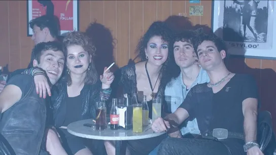 'La Ruta' es el viaje de cinco amigos durante los años genuinos de la ruta del Bakalao. 'La Ruta' es el viaje de cinco amigos durante los años genuinos de la ruta del Bakalao.