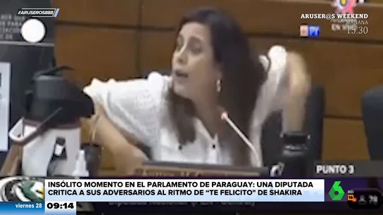 Momento surrealista: una diputada baila y canta una canción de Shakira que dedica a sus adversarios Momento surrealista: una diputada baila y canta una canción de Shakira que dedica a sus adversarios
