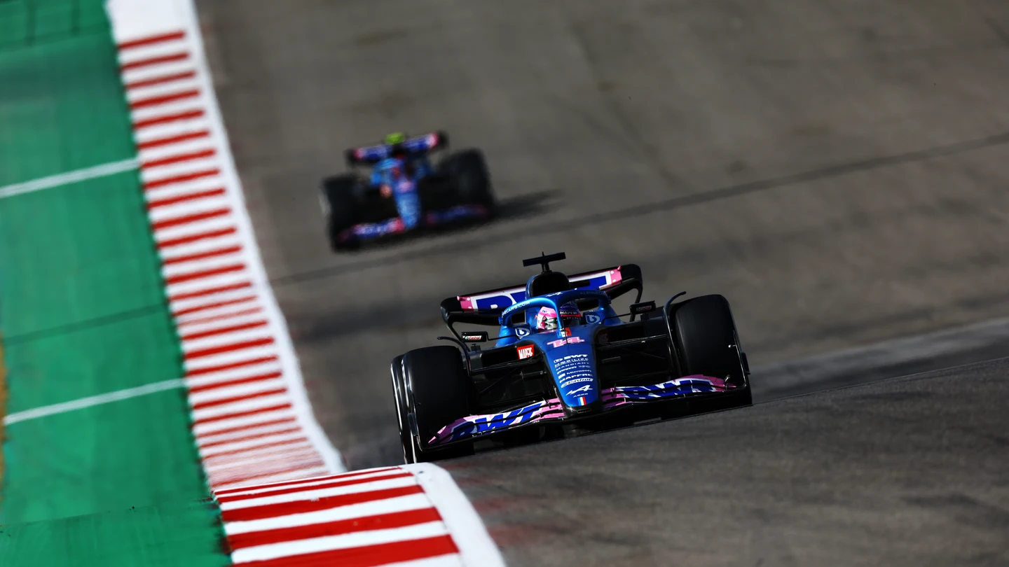 Fernando Alonso y al fondo, Esteban Ocon Fernando Alonso y al fondo, Esteban Ocon