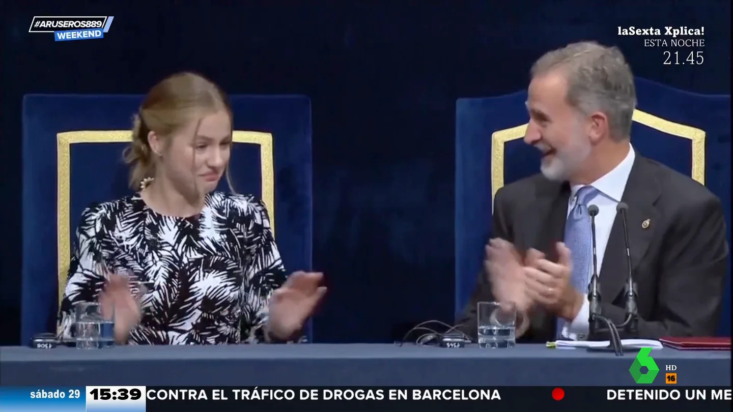 El divertido momento del rey y Leonor en el que su padre le pide que no se aplauda a sí misma El divertido momento del rey y Leonor en el que su padre le pide que no se aplauda a sí misma