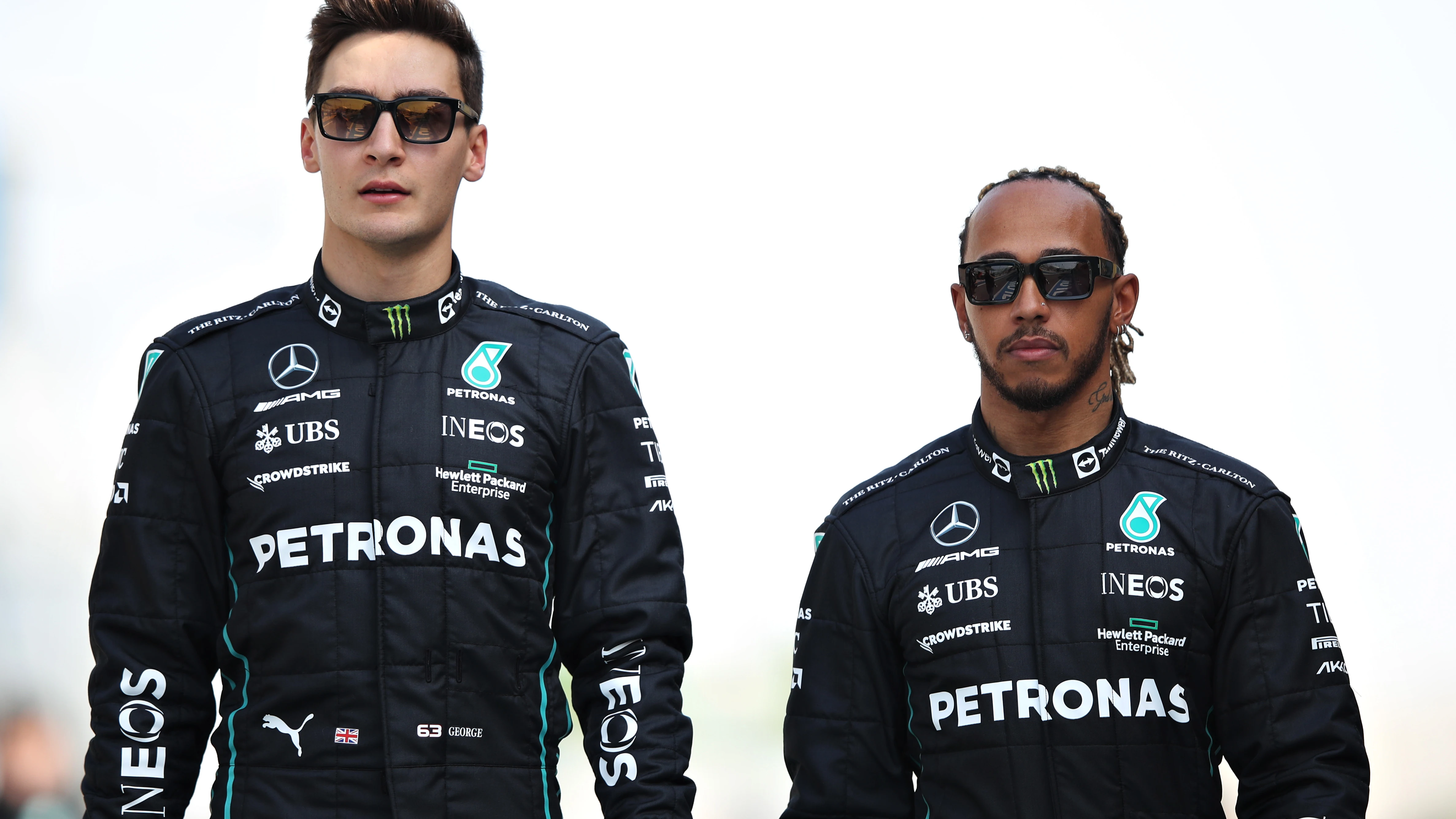 Russell y Hamilton, piloto de Mercedes