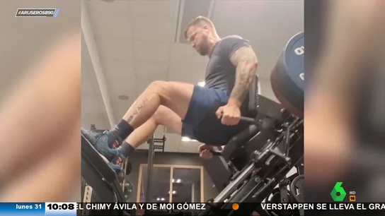 Así es el cura que se ha convertido en rey del CrossFit: los músculos que esconde bajo la sotana Así es el cura que se ha convertido en rey del CrossFit: los músculos que esconde bajo la sotana