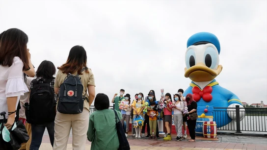 China cierra Disney Shanghái por Covid-19 y deja a todos sus visitantes confinados dentro China cierra Disney Shanghái por Covid-19 y deja a todos sus visitantes confinados dentro
