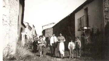 Vecinos por las calles de Granadilla