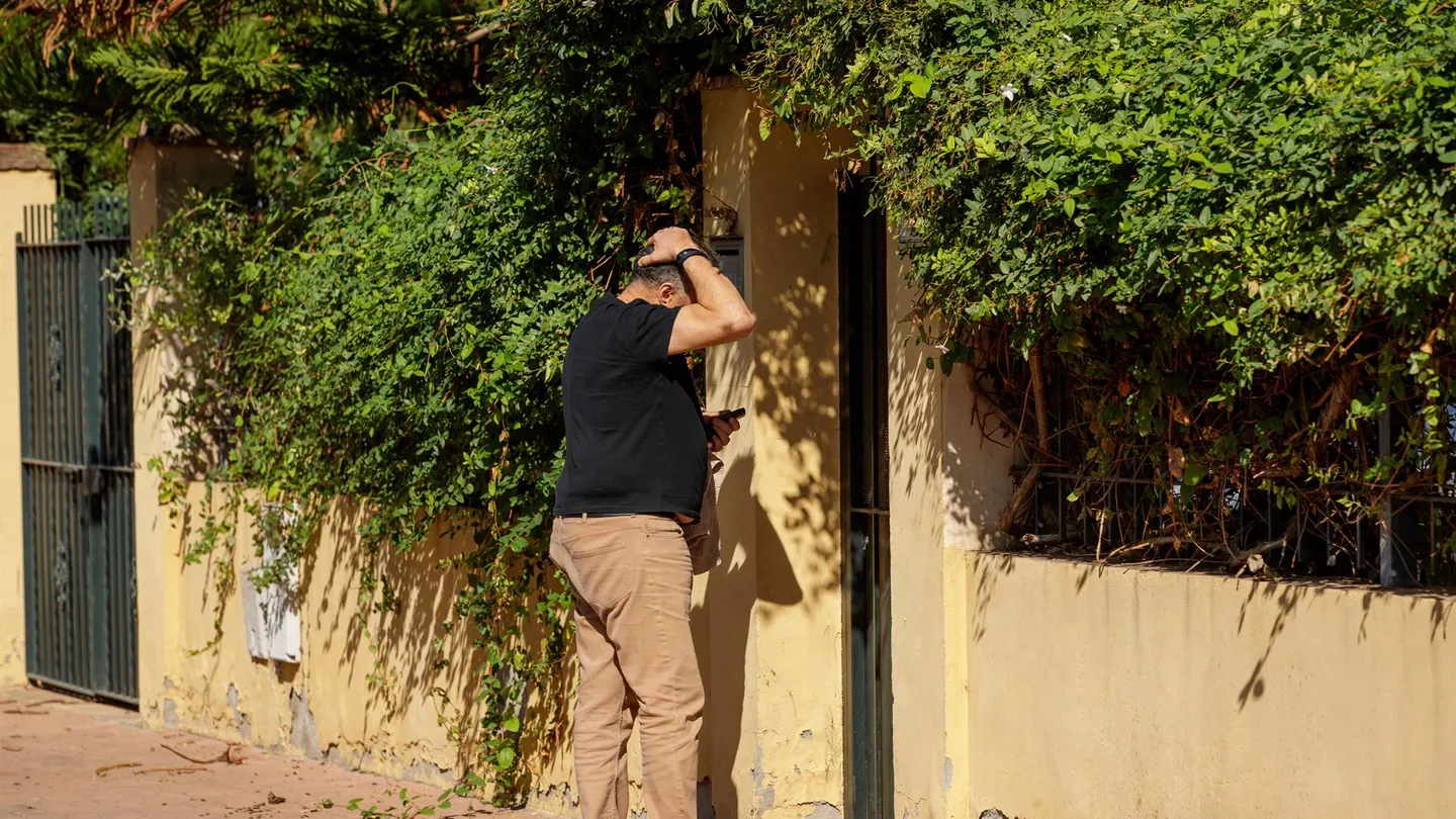 Familiares y amigos del joven de 18 años que ha muerto apuñalado en Palomares del Río Familiares y amigos del joven de 18 años que ha muerto apuñalado en Palomares del Río