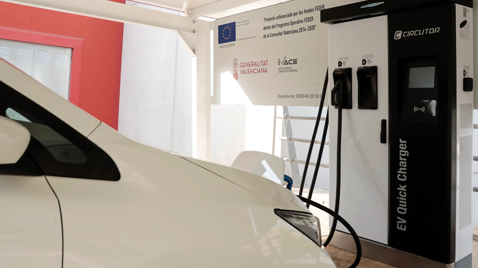 ¿Por qué no compramos coches eléctricos? Las razones por las que apenas suponen un 10% de las ventas en España